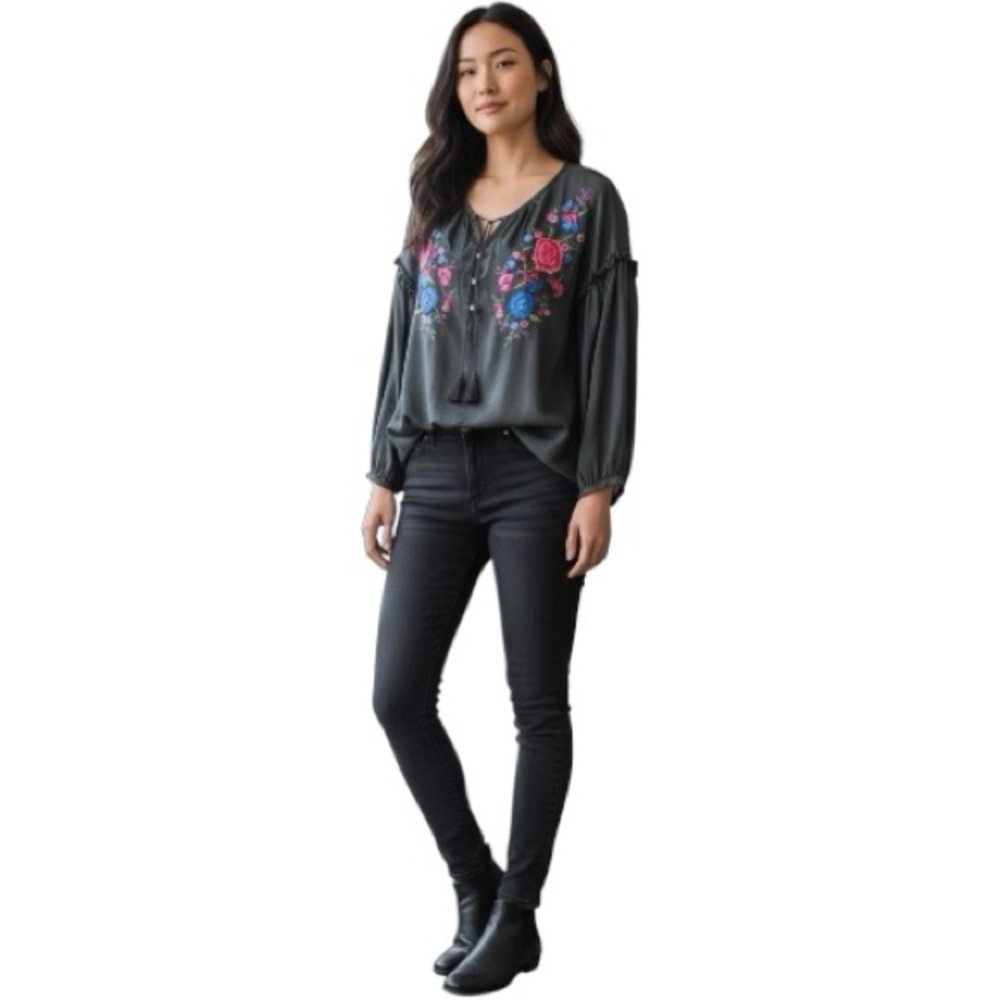 NWT‎ Umgee Gray Embellished Blouse with Buttoned Front